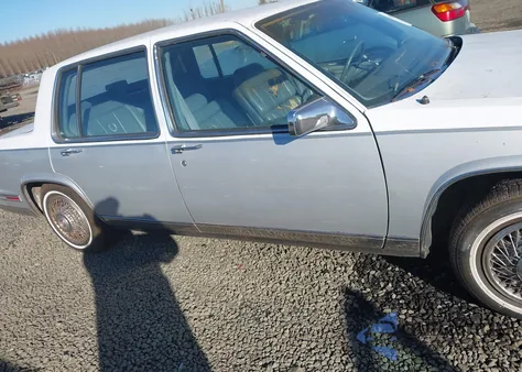 1986 Cadillac Deville Fleetwood из США, поврежденный, VIN 1G6CD6981G4255291